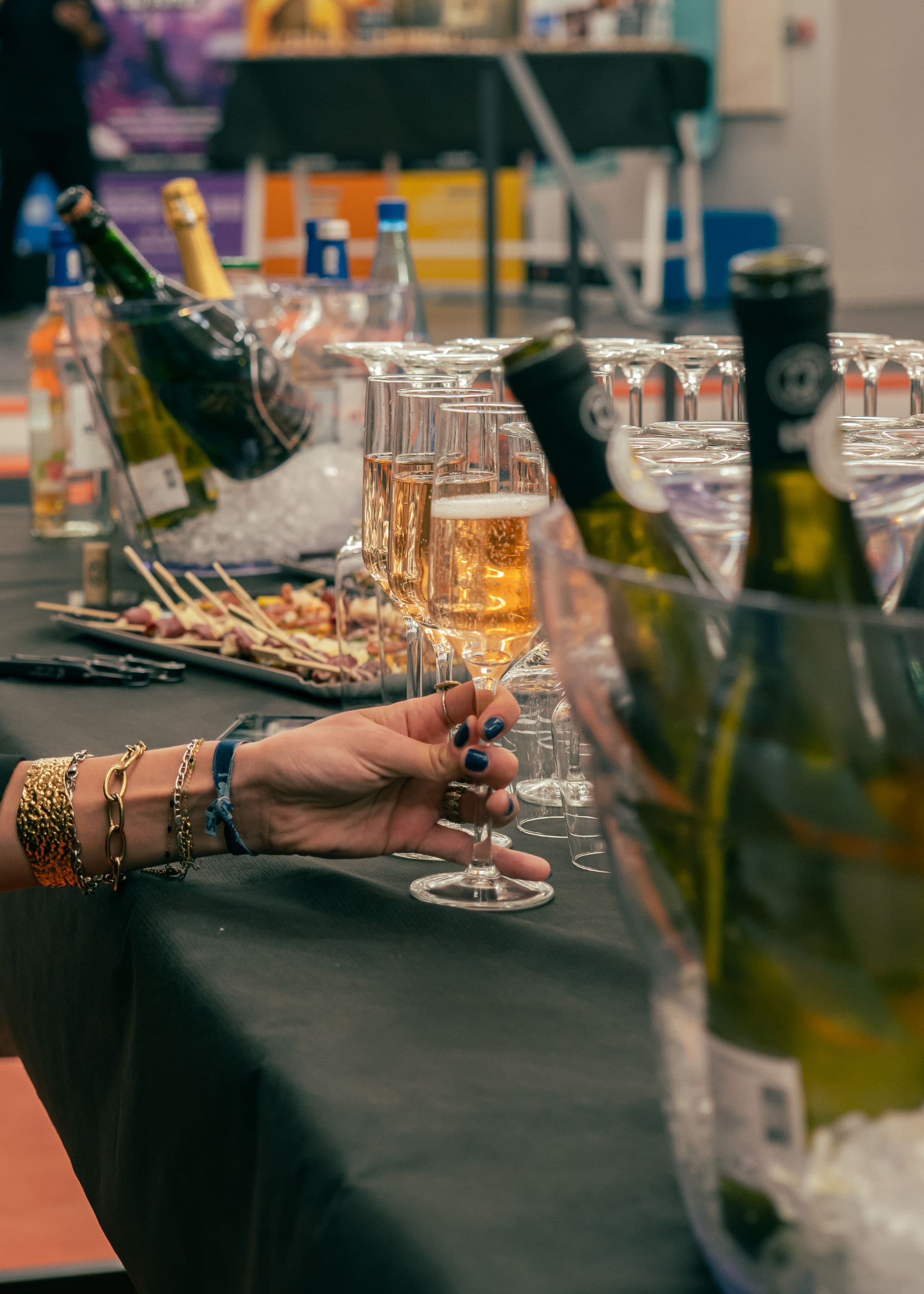 Service de champagne lors d'un cocktail